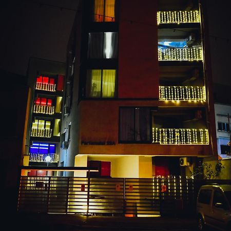 City Center Suite With Terrace Bucureşti Ngoại thất bức ảnh