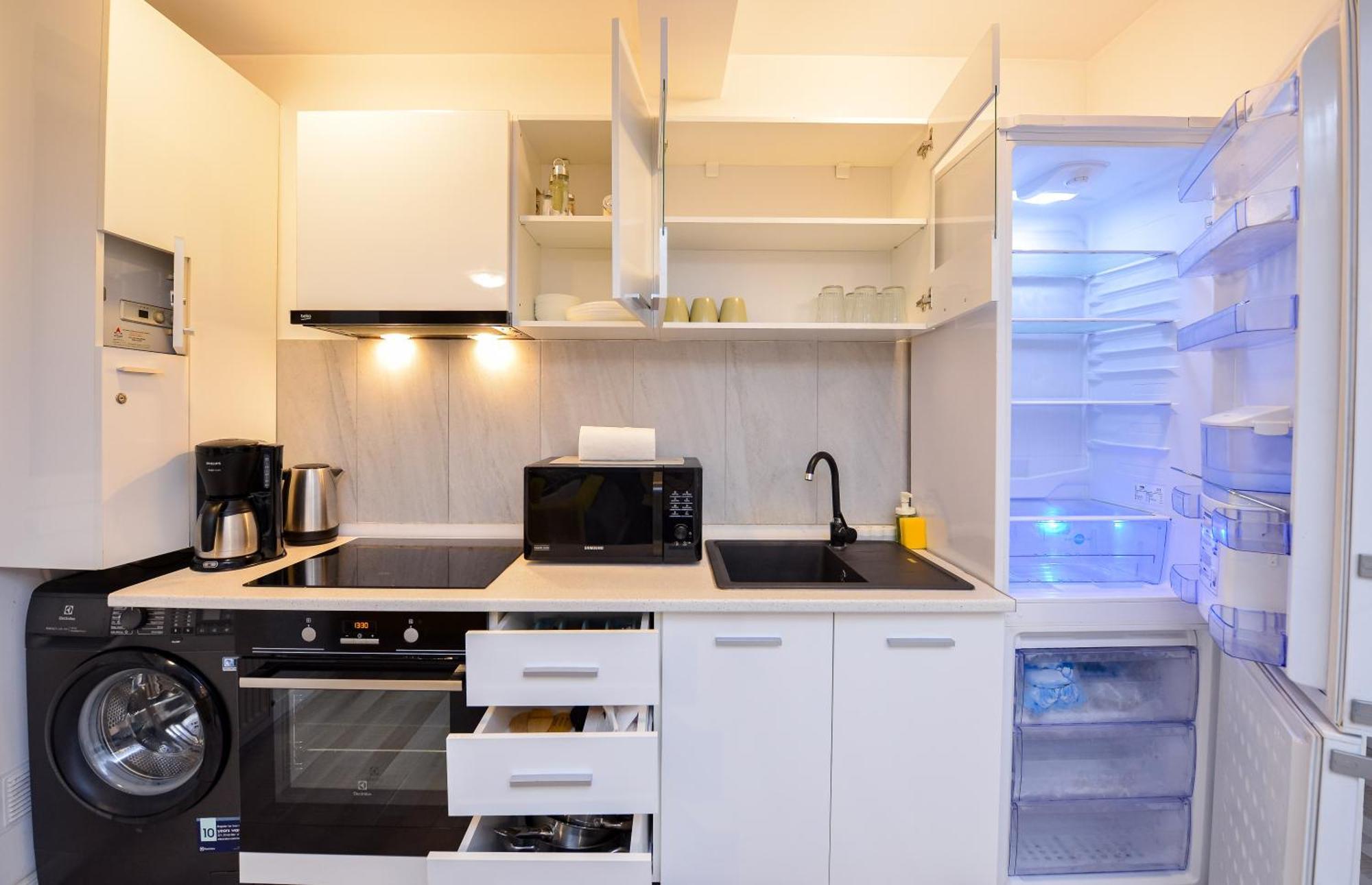 City Center Suite With Terrace Bucureşti Ngoại thất bức ảnh