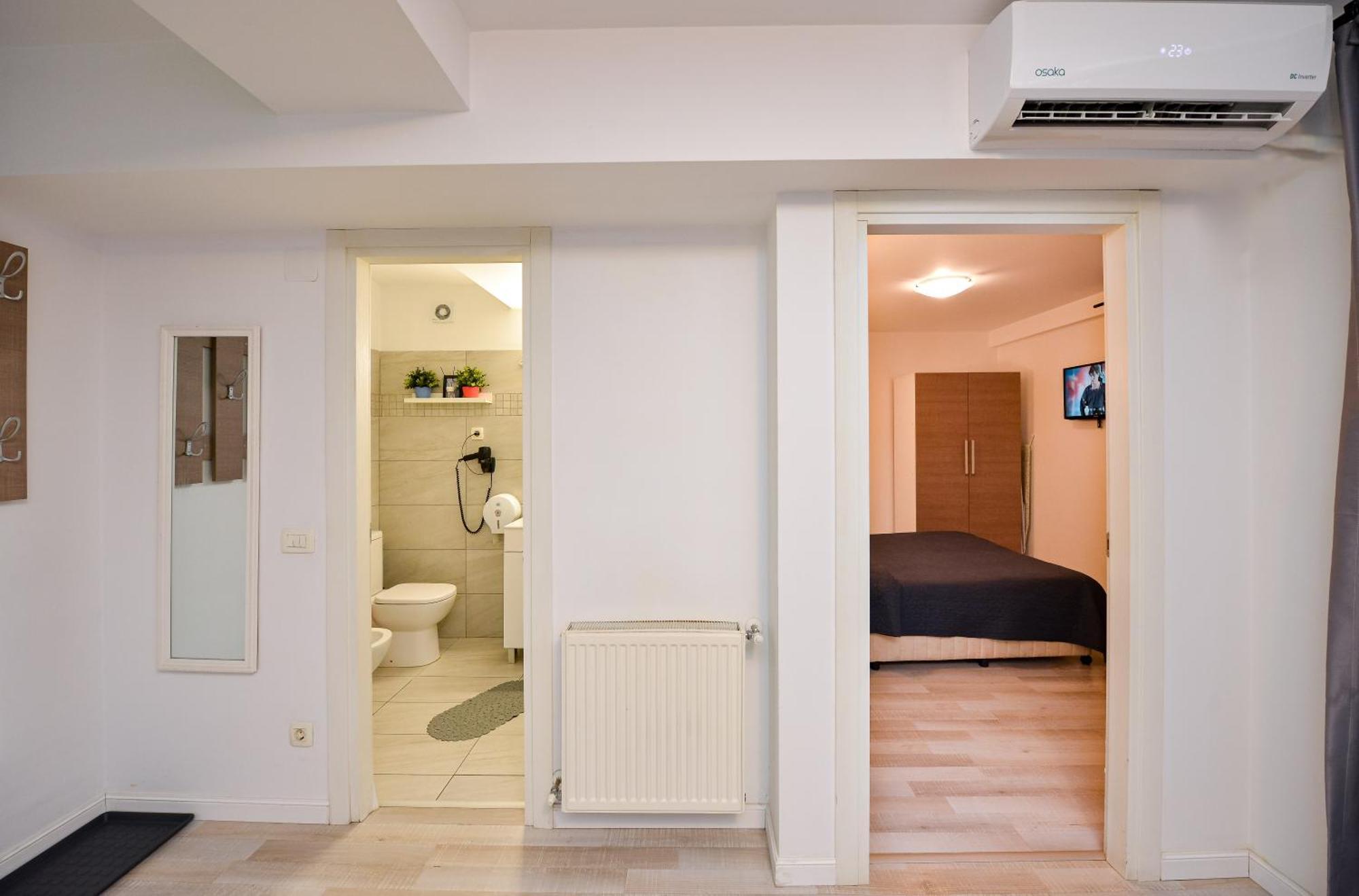 City Center Suite With Terrace Bucureşti Ngoại thất bức ảnh
